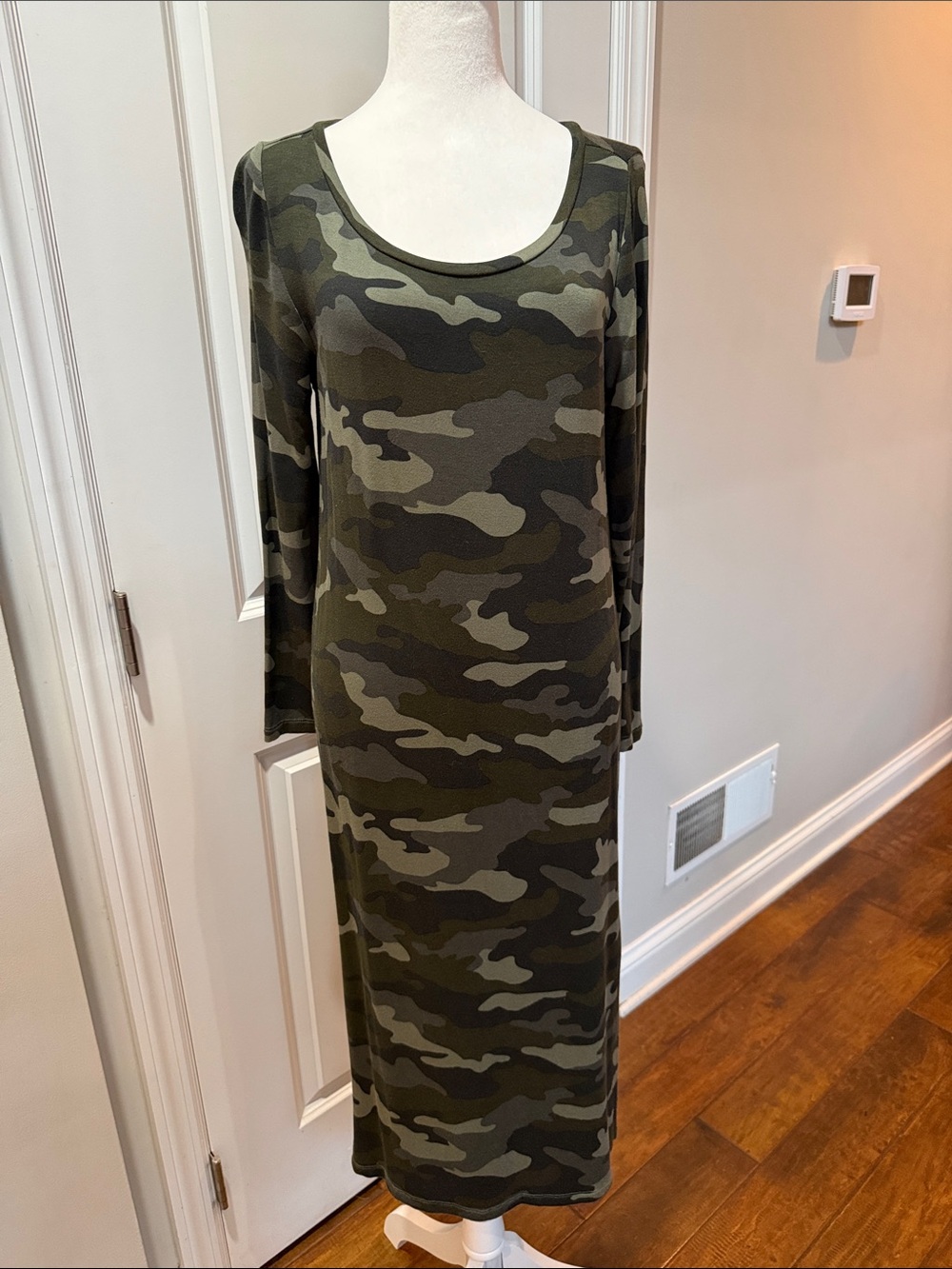BB Dakota Olive Camo Scoop-Neck Long Sleeve Maxi Dress